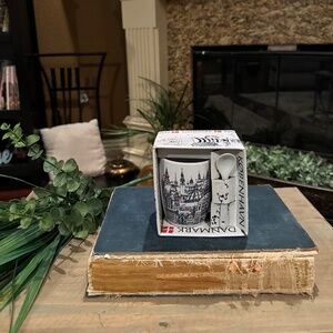 Kobenhavn Denmark Porcelain Coffee/Tea Mug Set. New In Box.